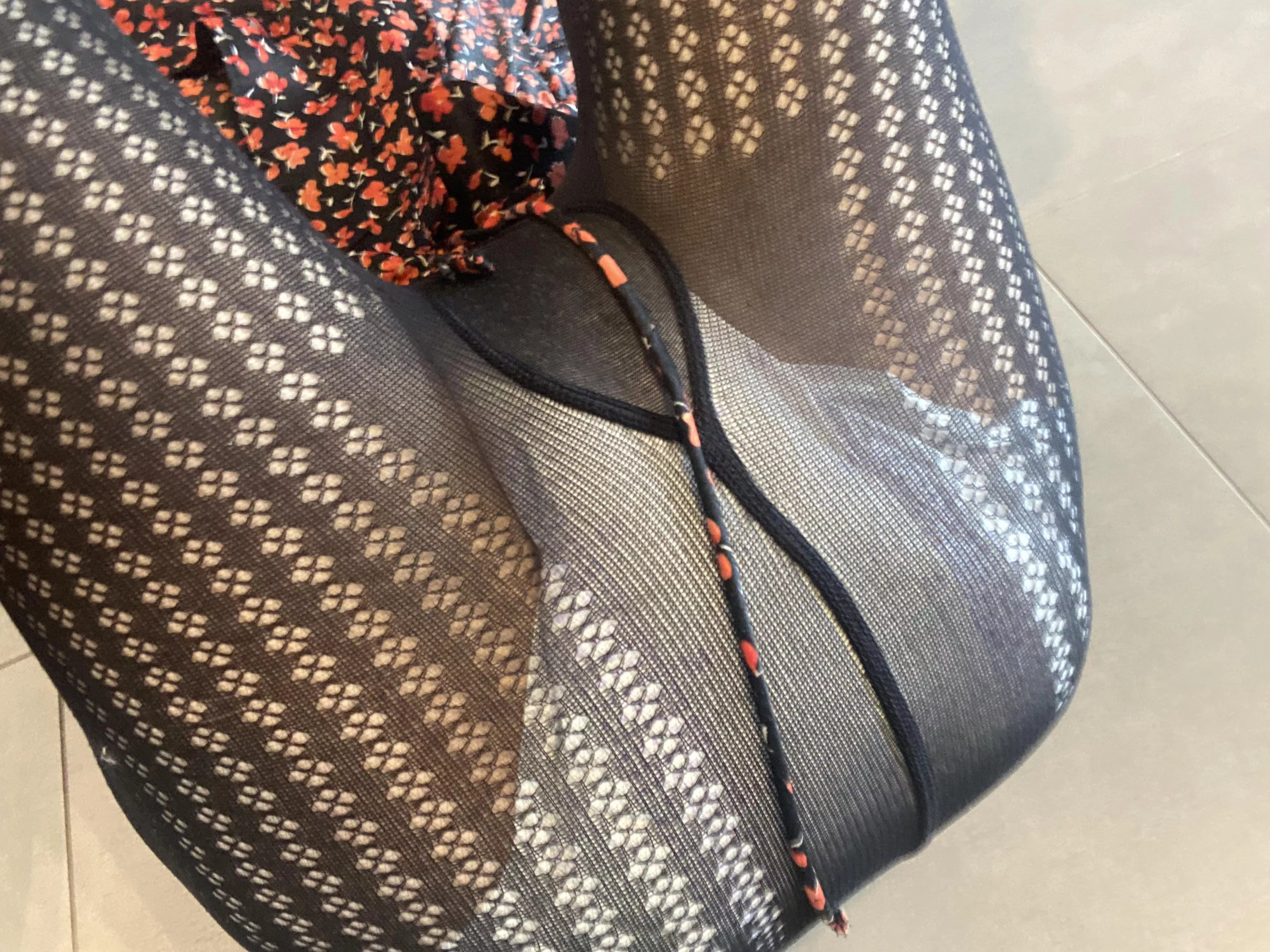 Hopefully I wore this diaper to go outside. Do you think i’m wet or very wet ? 😌 posted by xnown