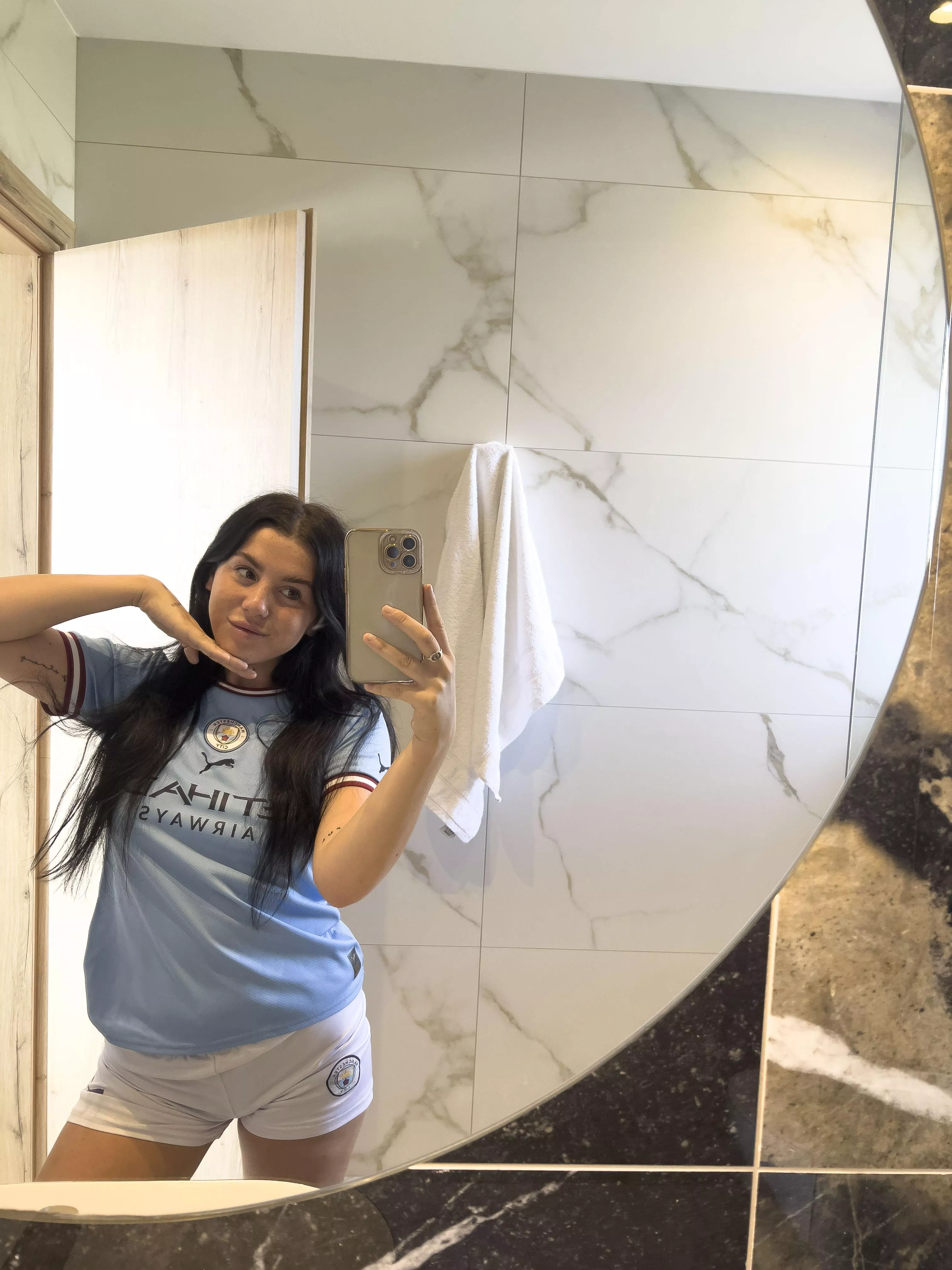 IUTR quick selfie posted by NaomiSchuppe