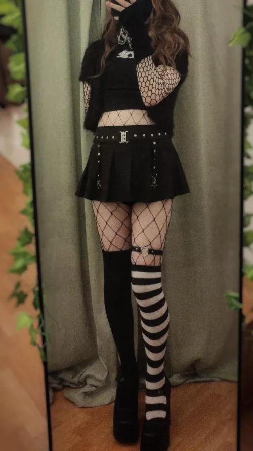 more mini skirt action :⁠^⁠) by RayneMoone