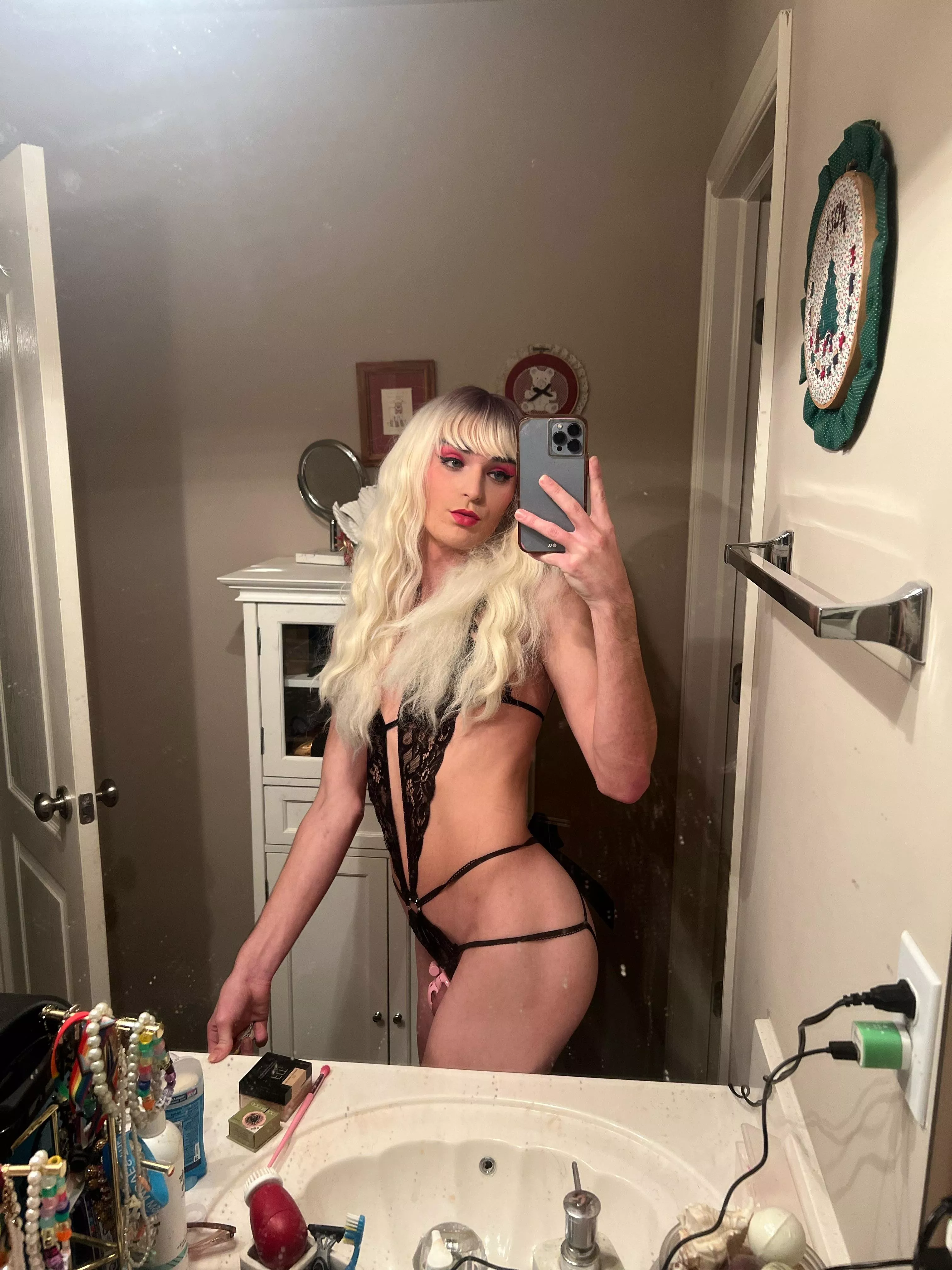 say hi if i caught your attention 😉 posted by Old_Sweet_3006