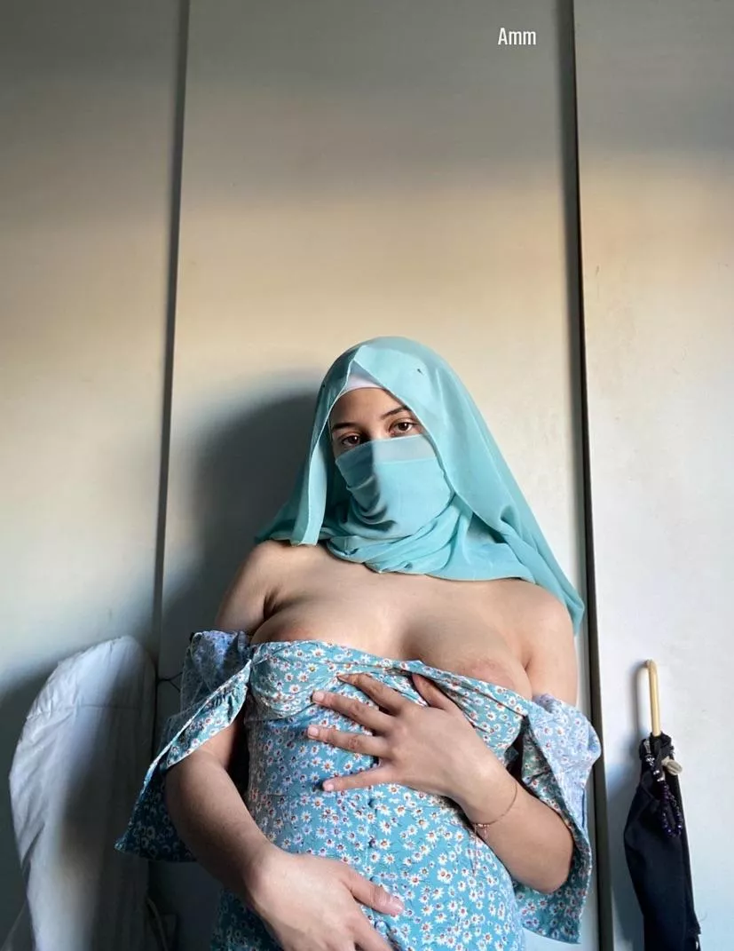 Do you think I’m fuckable;) posted by arabmusclemommy