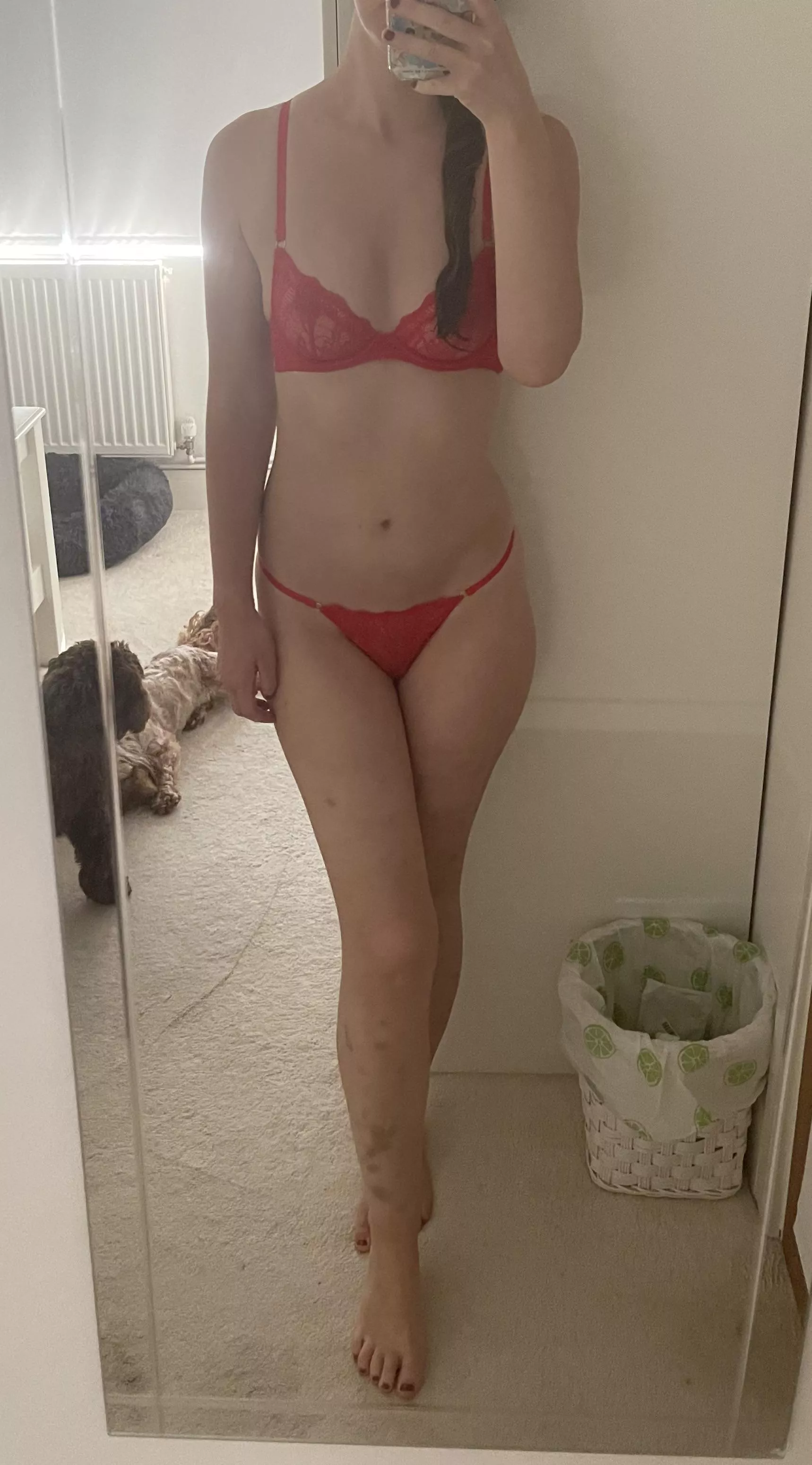 F30 red set 🥰🌹 posted by eatmyavo