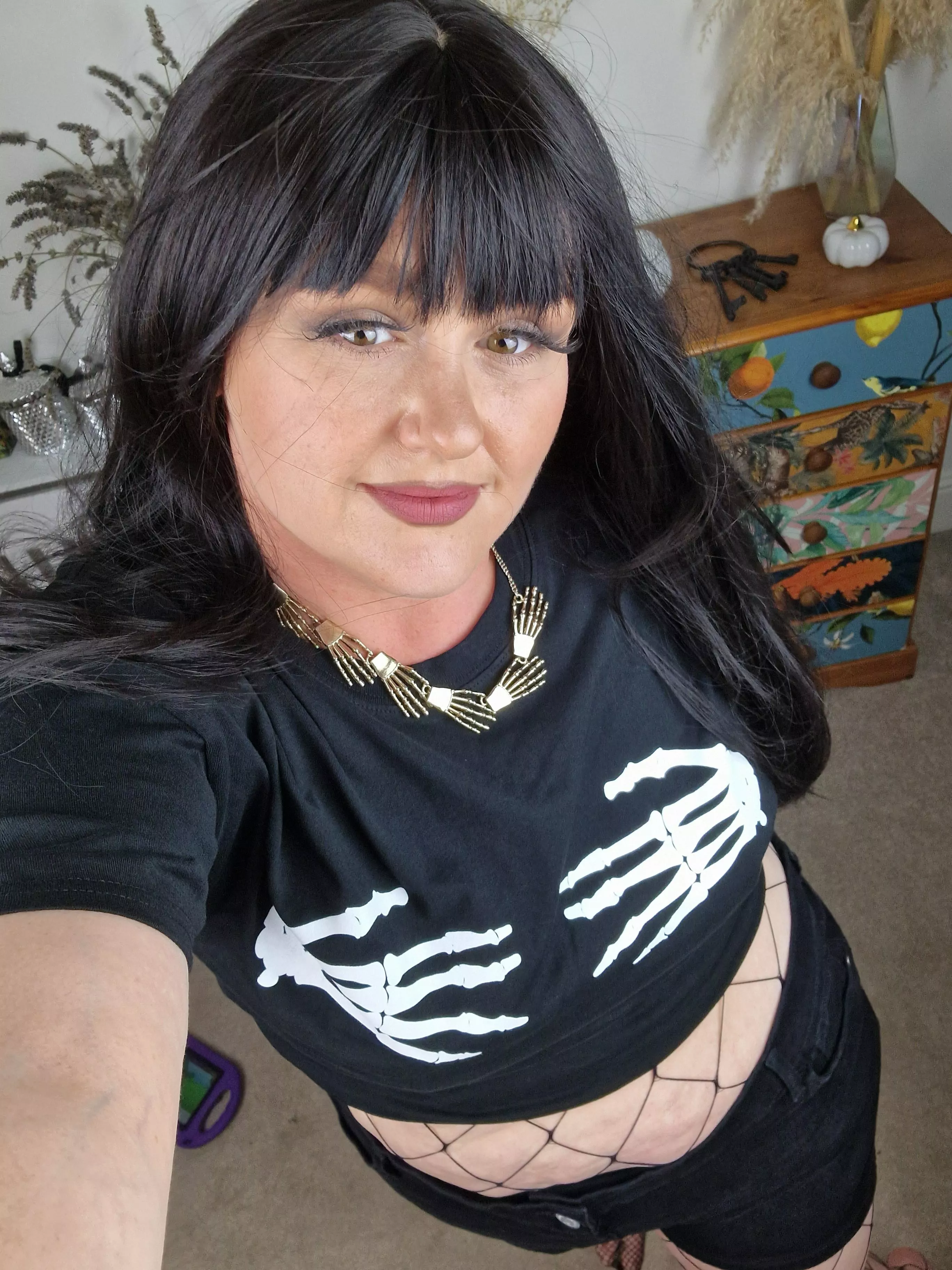 Hands firmly on my neck and breasts 🦴 posted by MissMollyBBW