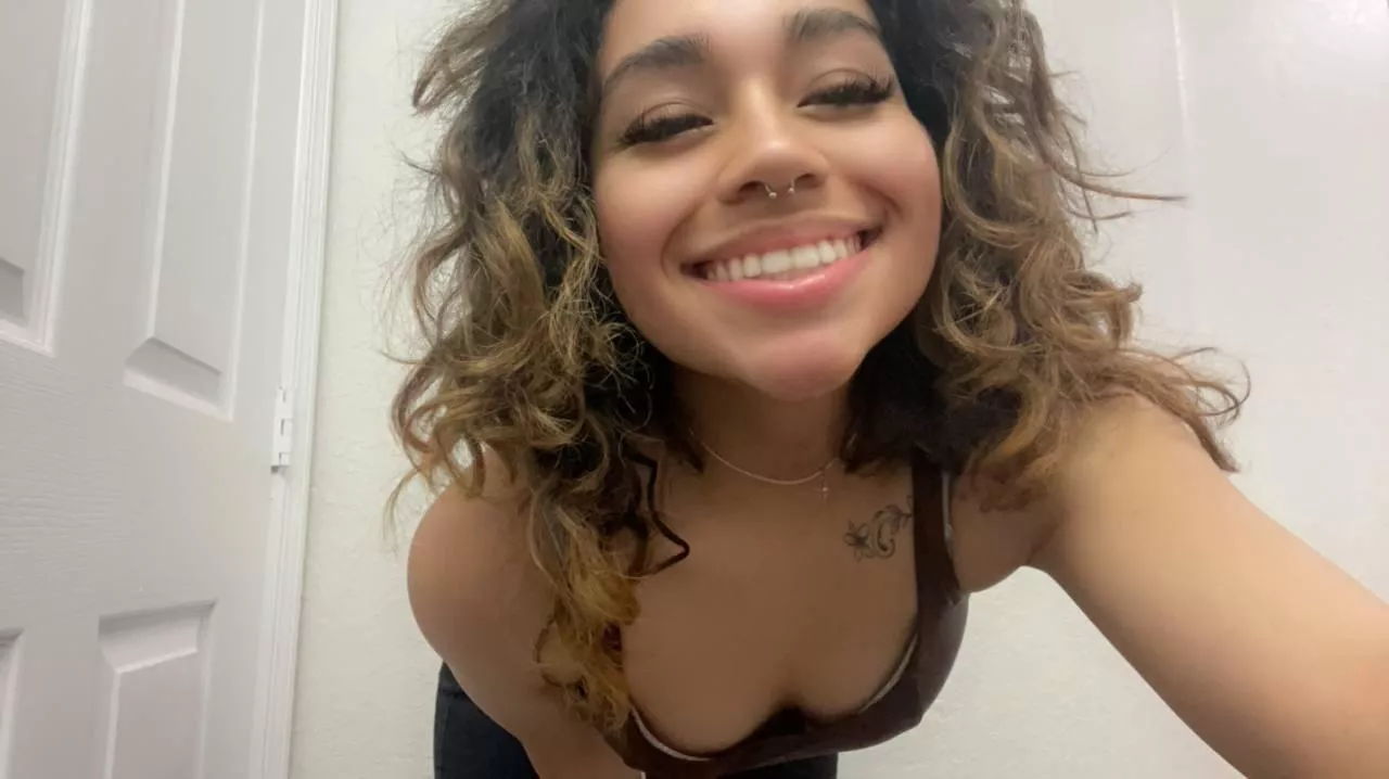 Heard you're attracted to sexy latinas posted by Faceless_tea