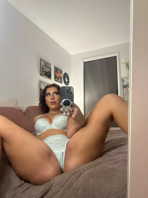 i need you in between these legs by Lovebugibom