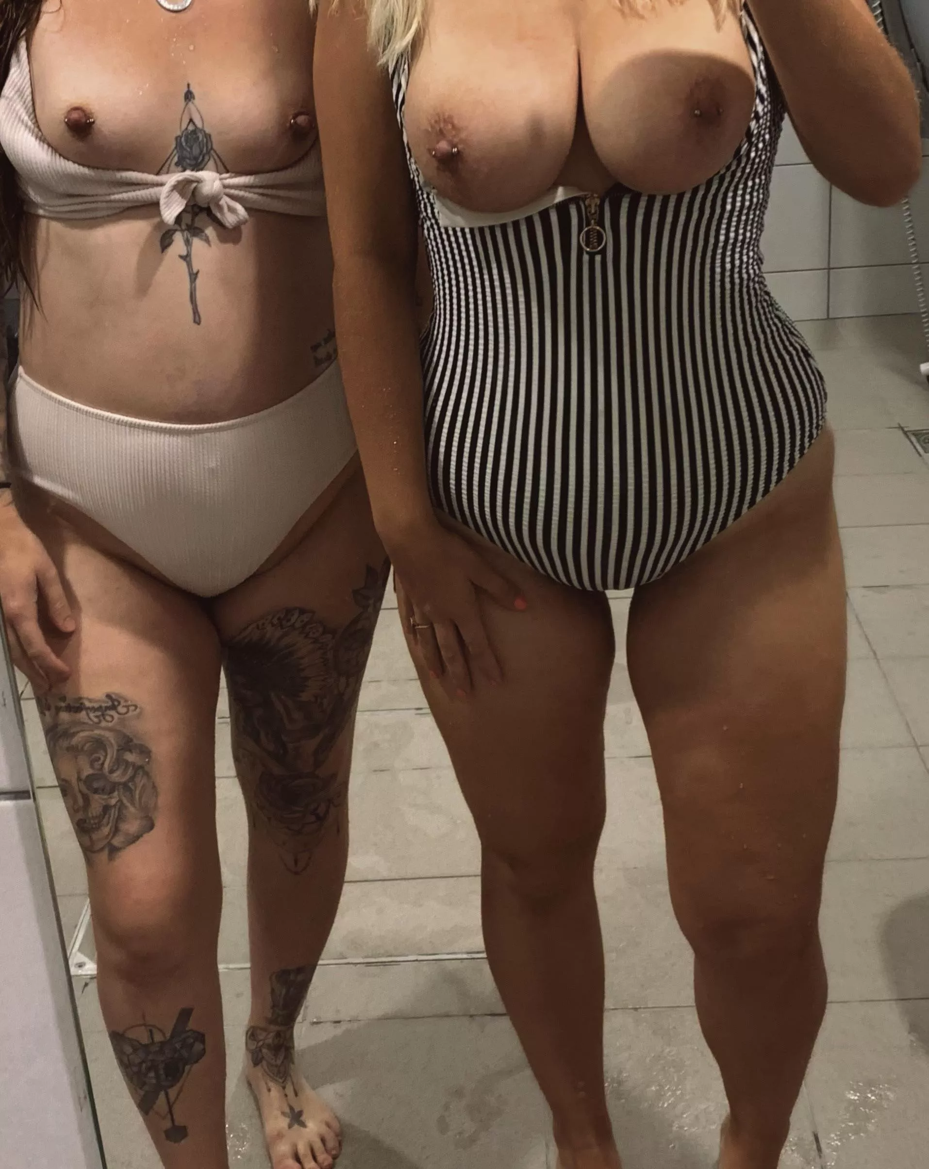 Just 2 wet girls (F) 💦😉😈 posted by BlondieBombshell20