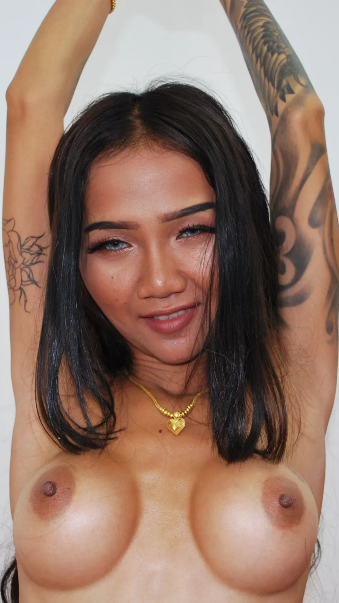 Make the arrow orange if you want my private Snapchat :) posted by hypersdfsdfds