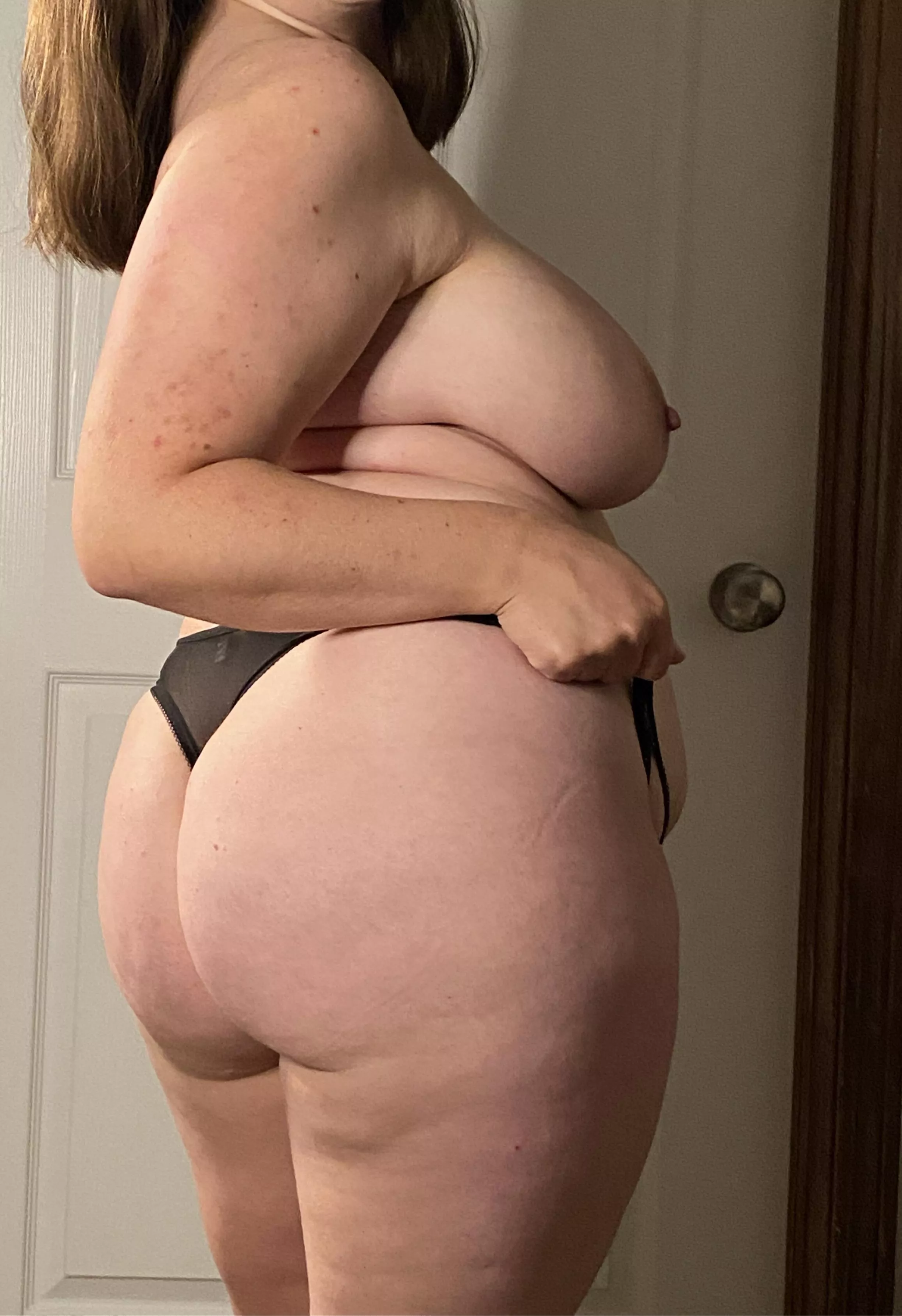 Side boob Saturday 😍 posted by bustybecca92