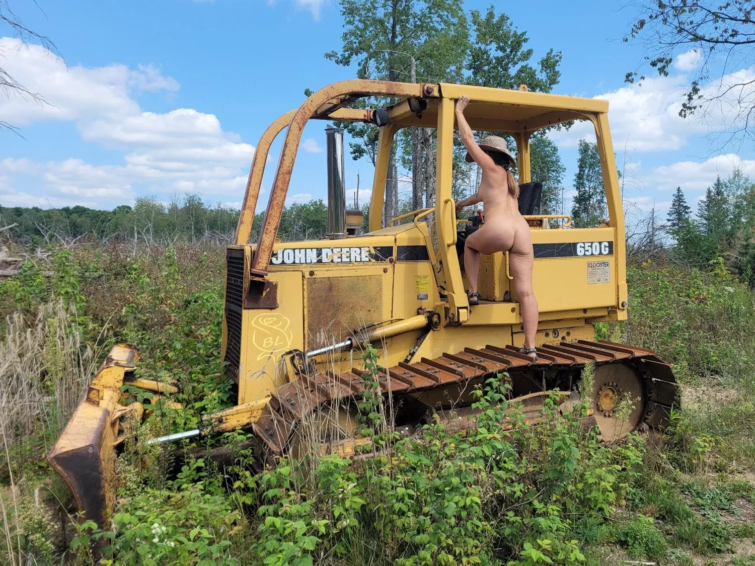 They forgot about their old John Deere 🚜 posted by BareLeiaRose