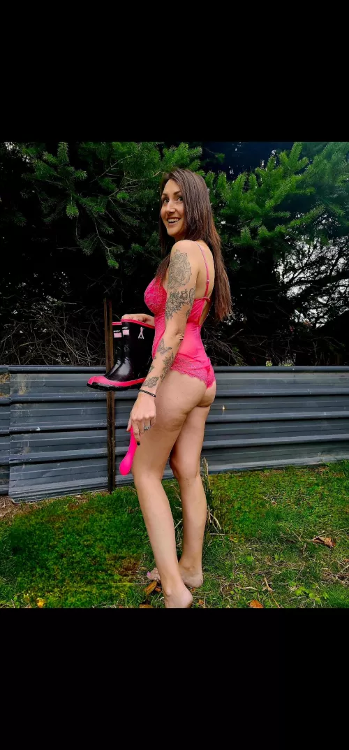 We should head to the shed and fuck by thatmumnextdoorx