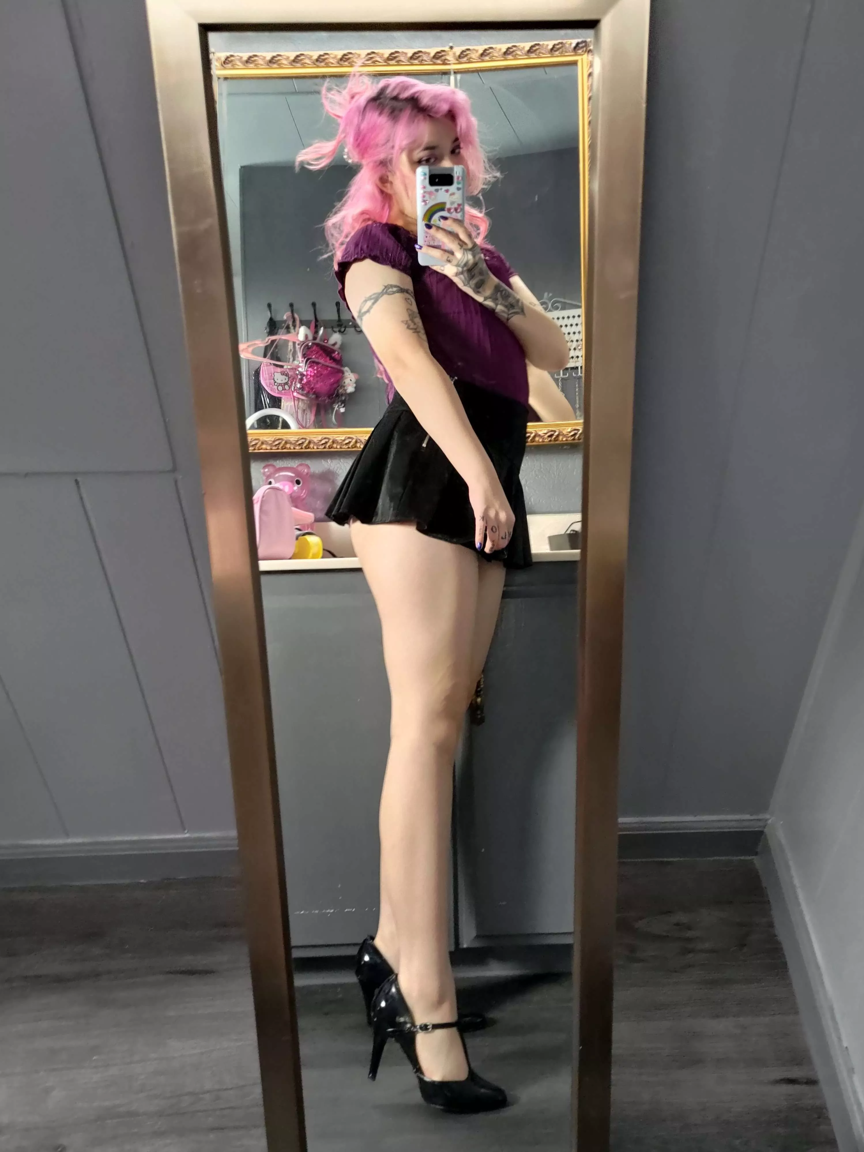 What are your weekend plans? I'm getting macarons :3 posted by RainbowValentine