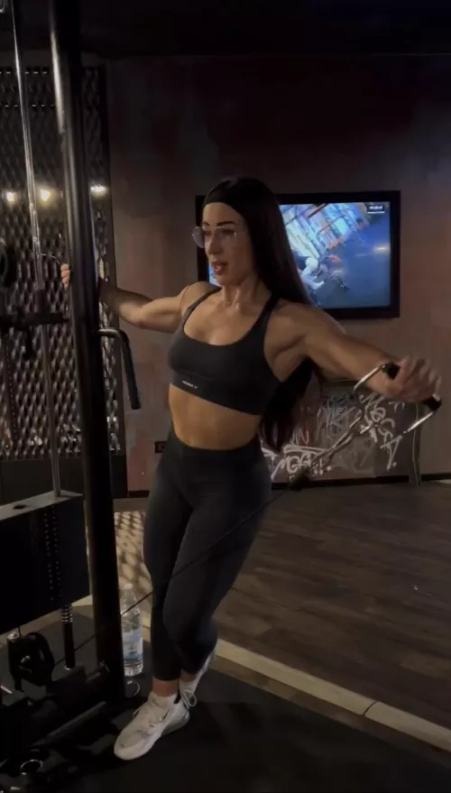 When I was an amateur in the gym I was soooo skinny but now I’m strong & ya girls got some muscles with a really fat pussy it’s good to always reflect on how [f]ar you’ve come🥹🙈 by KristynaV9