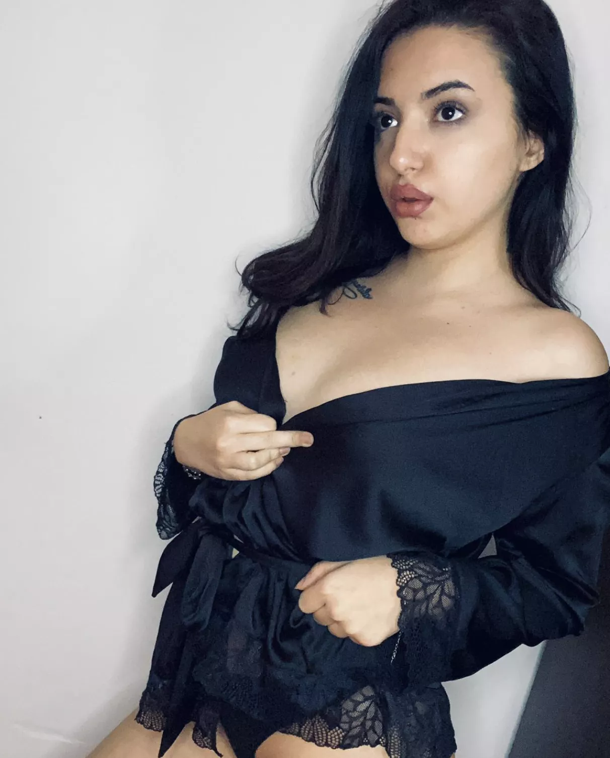 19F Legal and ready to get some older men into some real trouble posted by terriblyweeks