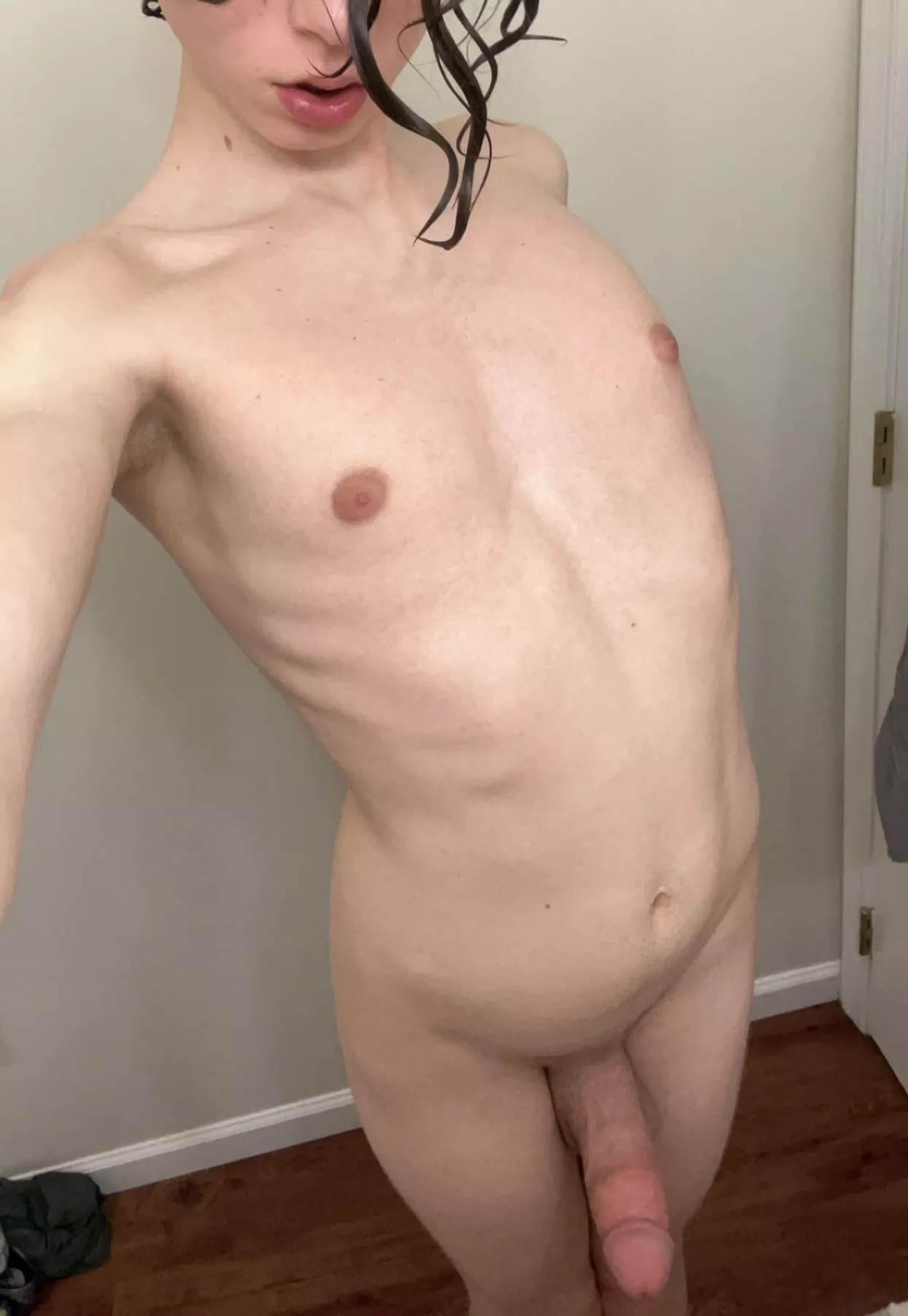 After shower selfie posted by fitbro18-