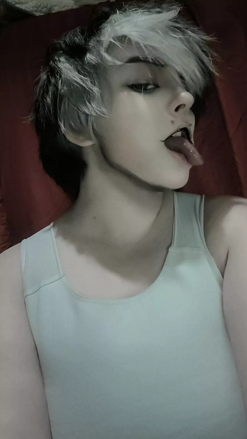 Goth On Top posted by cherub-cheeks