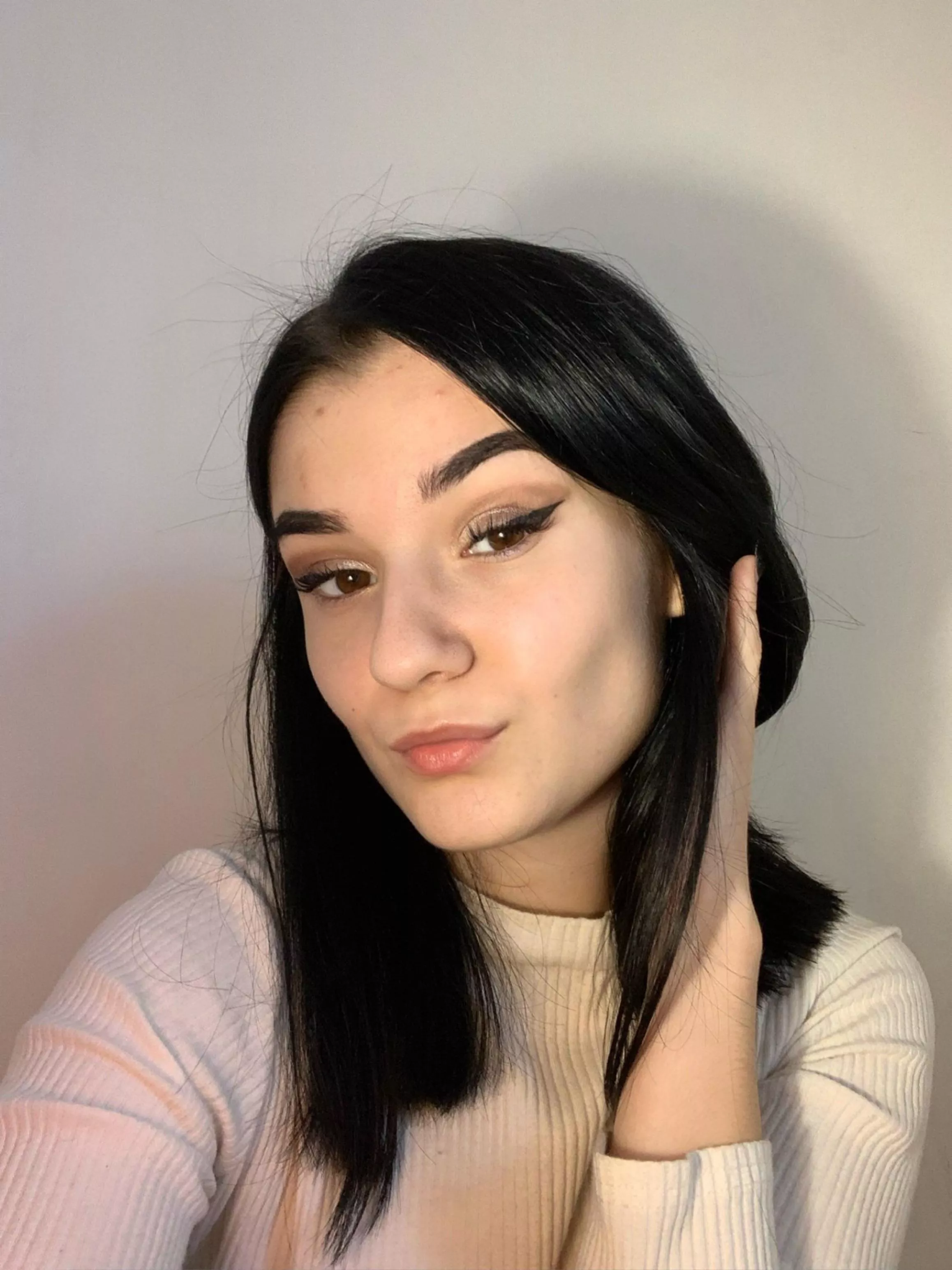 Hope I am cute😙 posted by Angelic_Seductress9