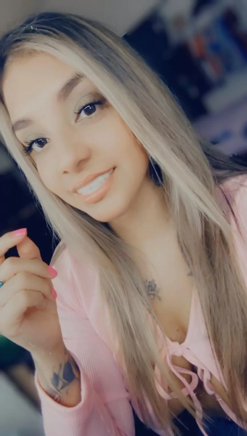 Just a simple smile posted by MarieLuvzYa