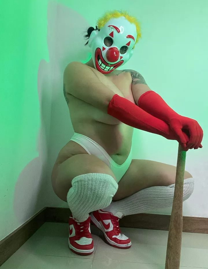 Let's gonna break something 😉💋 posted by nia_gonzalezl