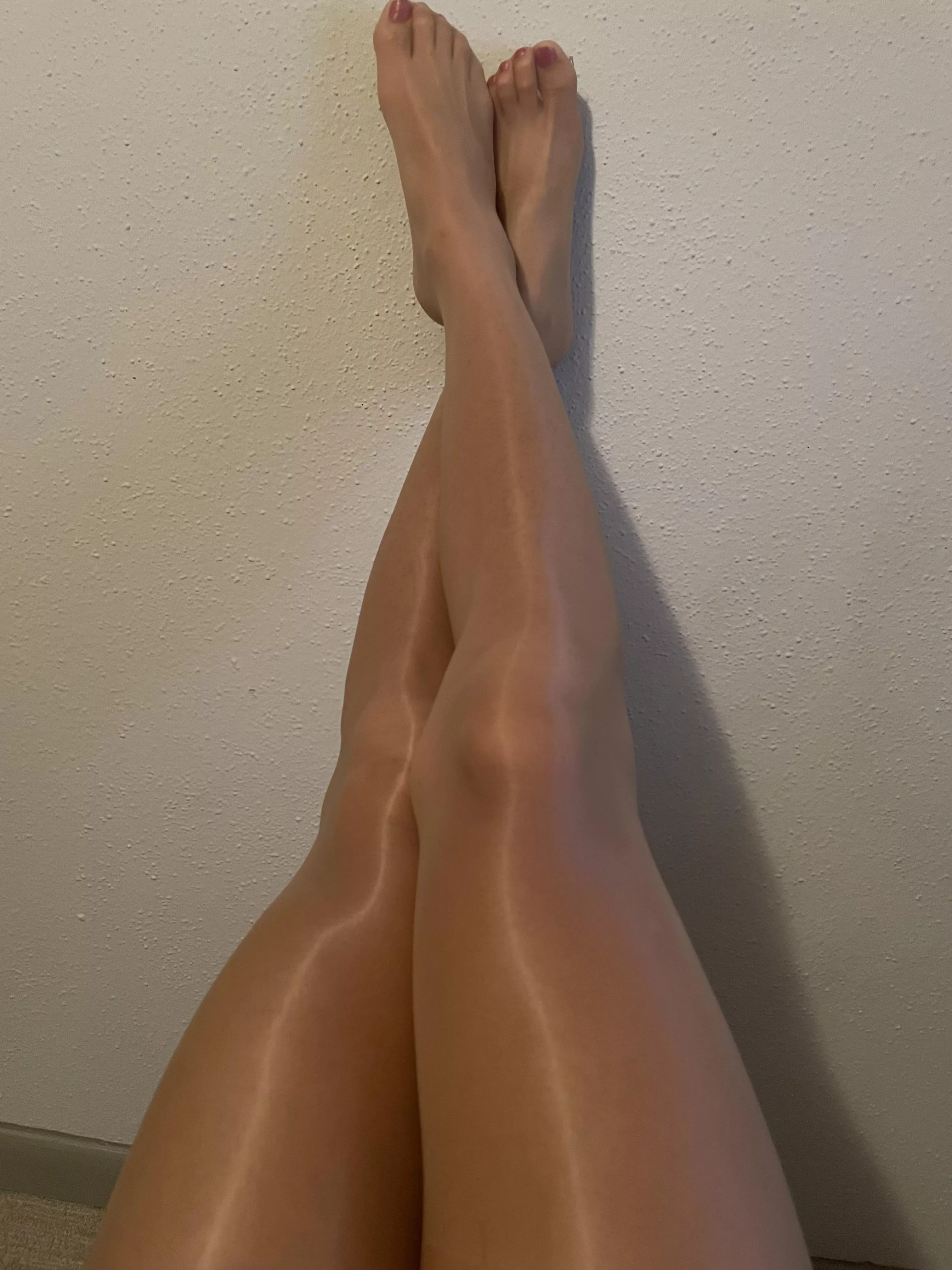 Shiny Pantyhose Saturday ✨ posted by slutterino