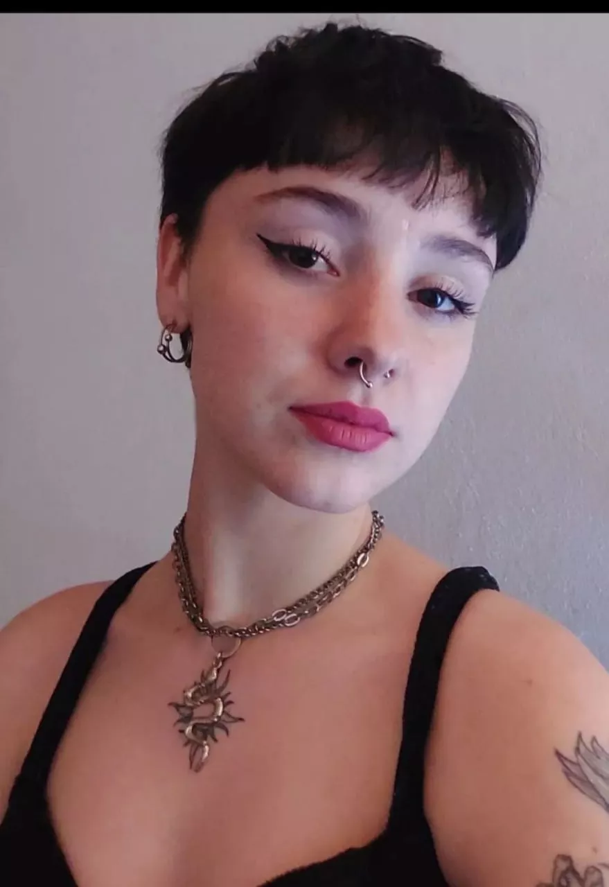 So you like short haired chicks? posted by FouYFootGecko4U