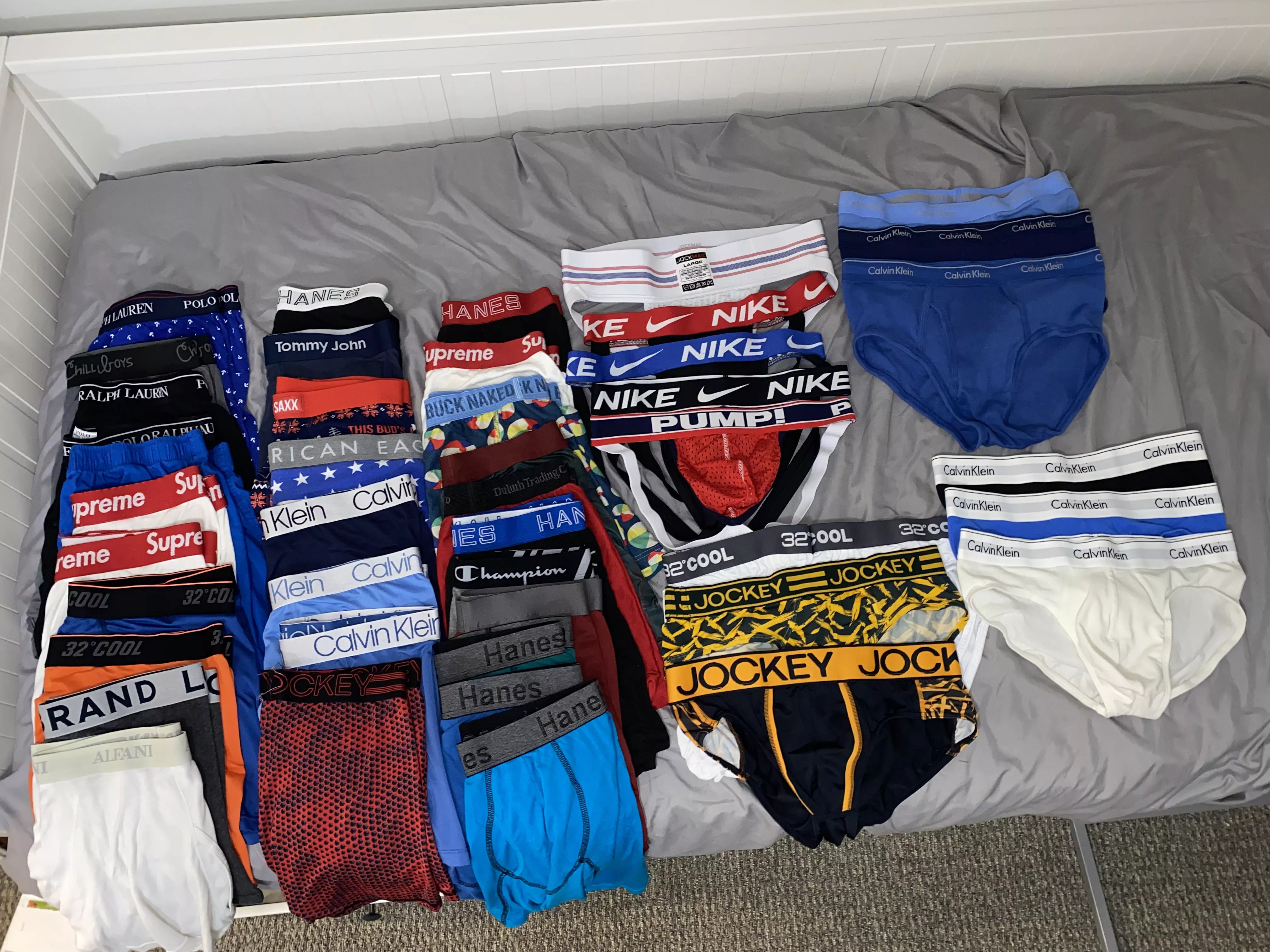 21 year old college lacrosse jock with sweaty boxers, boxer briefs, briefs, & jockstraps. Hit me up if you are interested posted by Rysmith2002