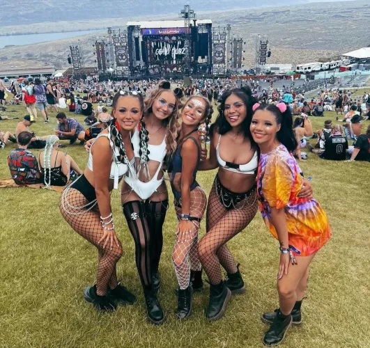 Bass Bitches by serenitys_bitch