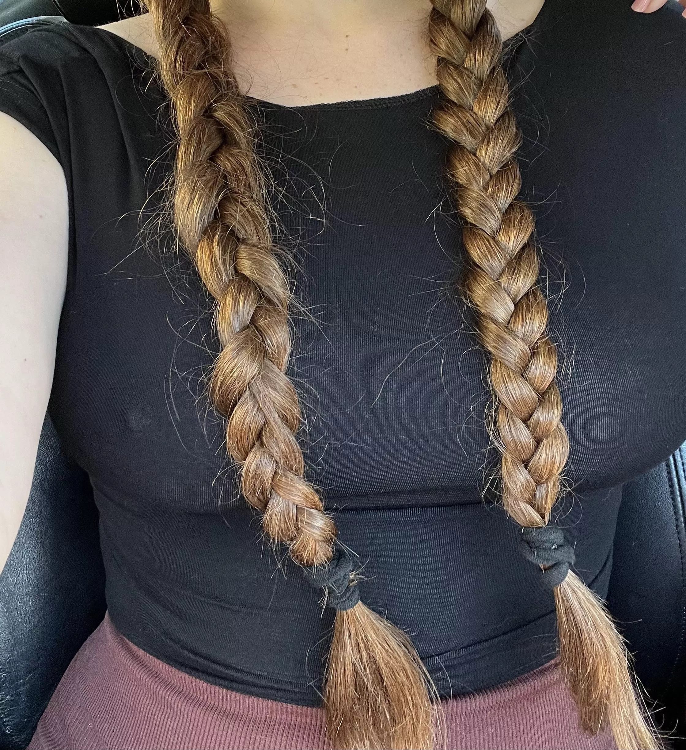 Braids & no bra on this Sunday afternoon 🤫 posted by urluckyace