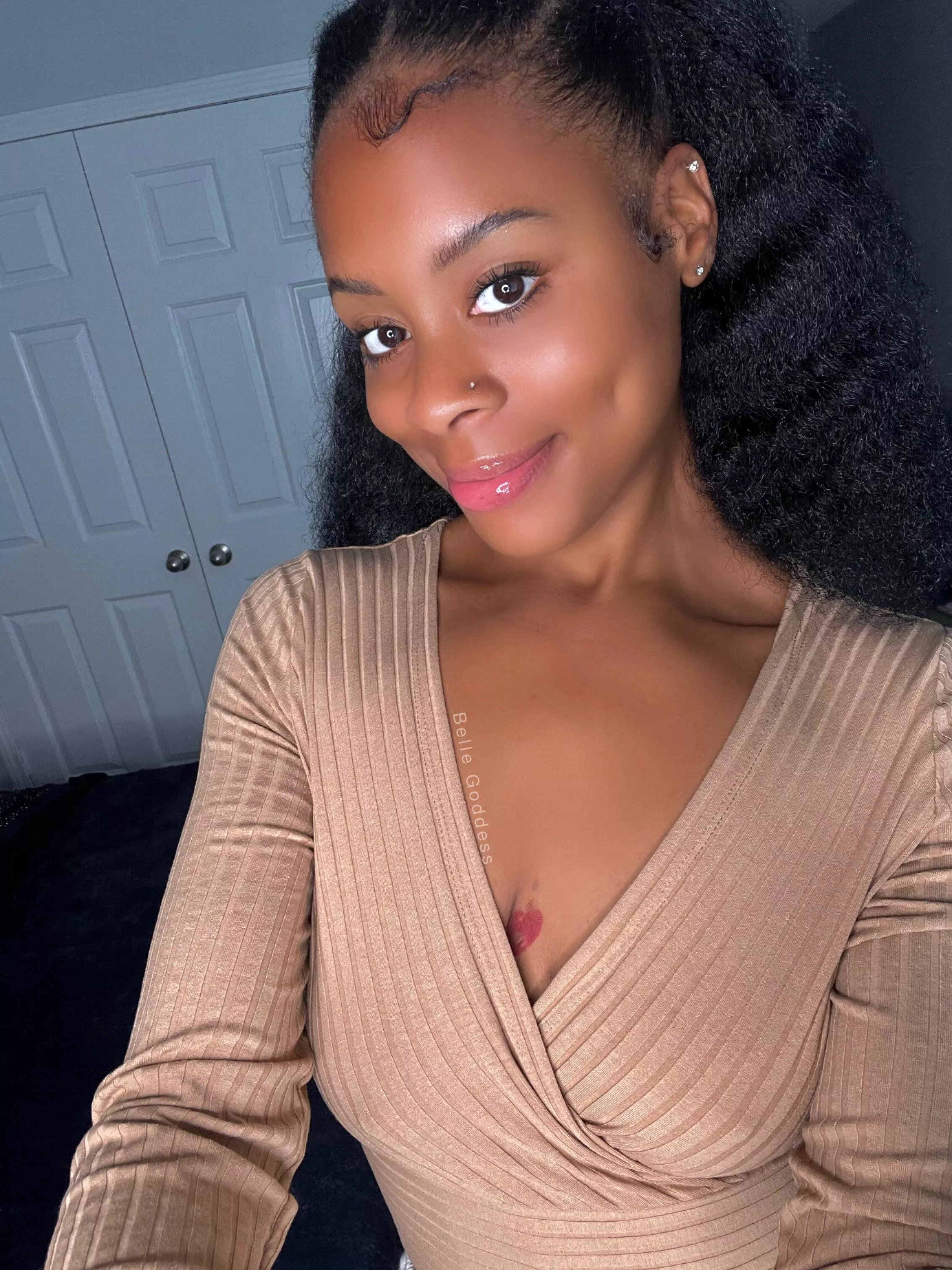 Come hold me bby it’s chilly out ;) posted by bellegoddesss