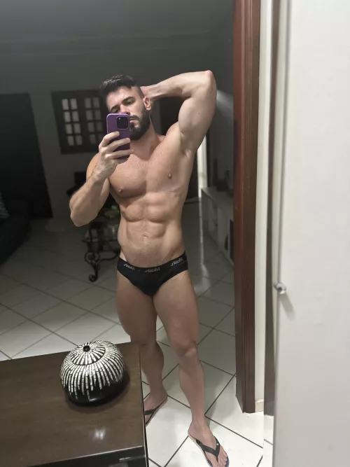 Do this room have a good light for you to know me well? by italofassin