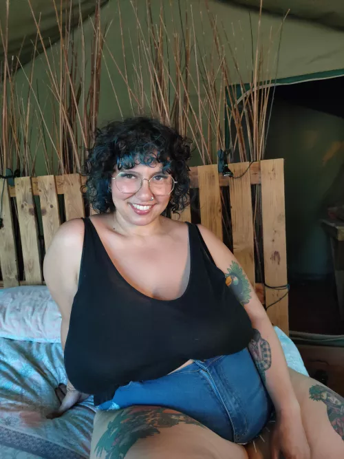 Guess why I'm smiling, only wrong answers by bbwaltswitch