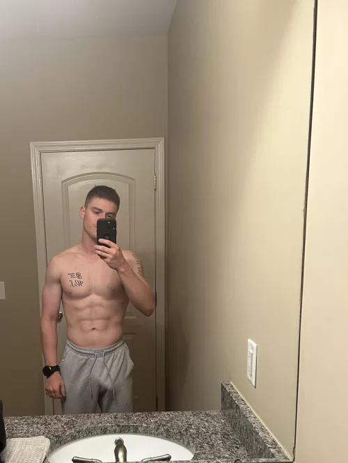 I can’t decide if I should keep these sweatpants by MathematicianFew8713