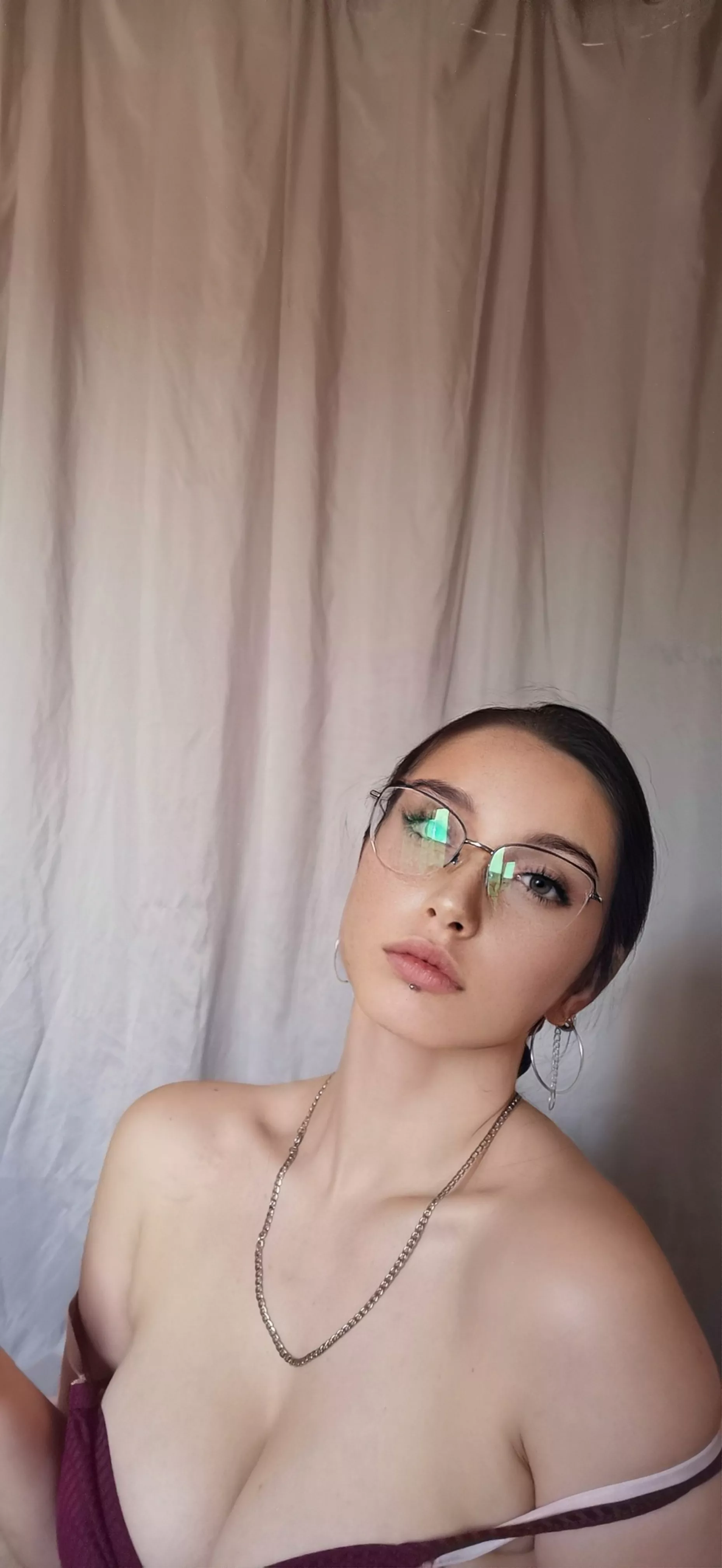 I think glasses make everything look sexier 😍 posted by GnagarNa