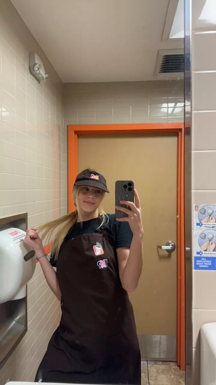 IUTR barista girl posted by ConvincingSperm