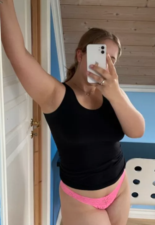 need someone whotake care of my armpits by Scarlett_GV