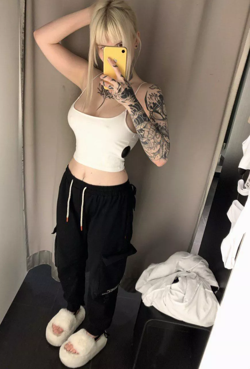 pokies in the fitting room posted by aortao
