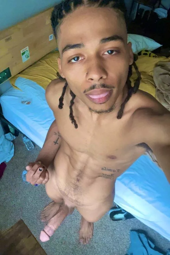 Seats open if you wanna sit.. posted by Caramelcuckk