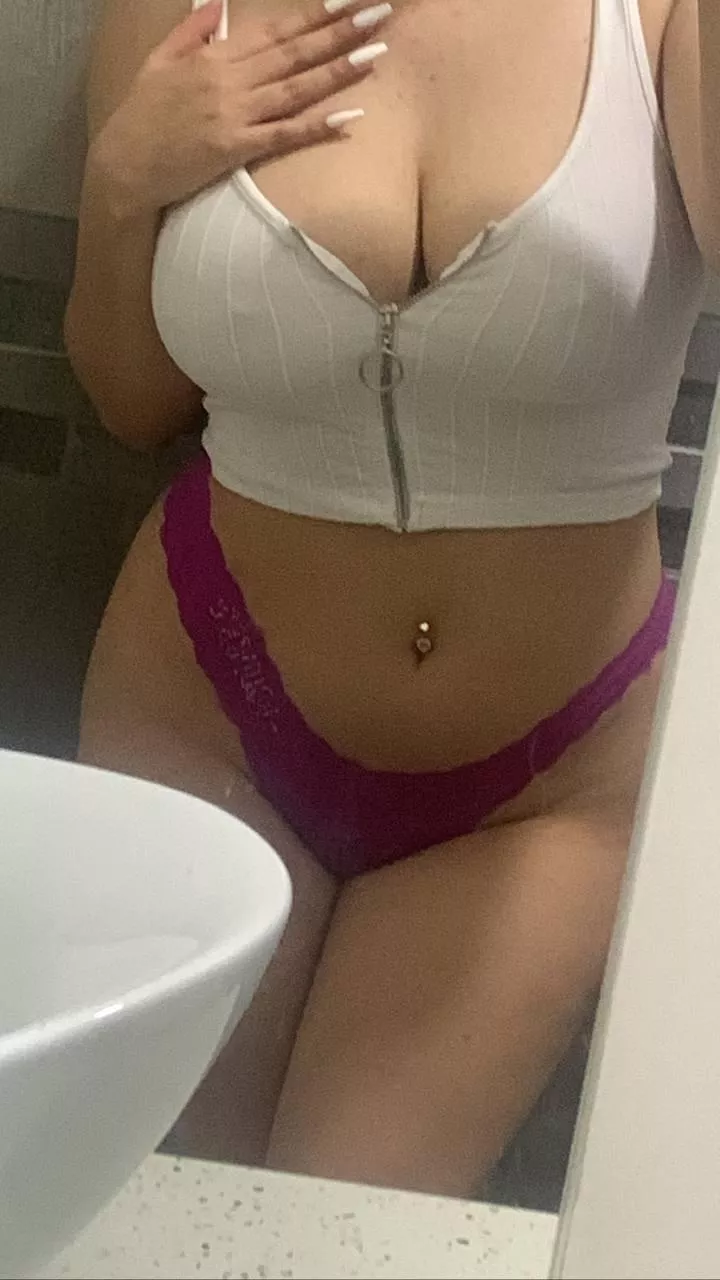 Unzip me 😫 posted by GraciaSousa