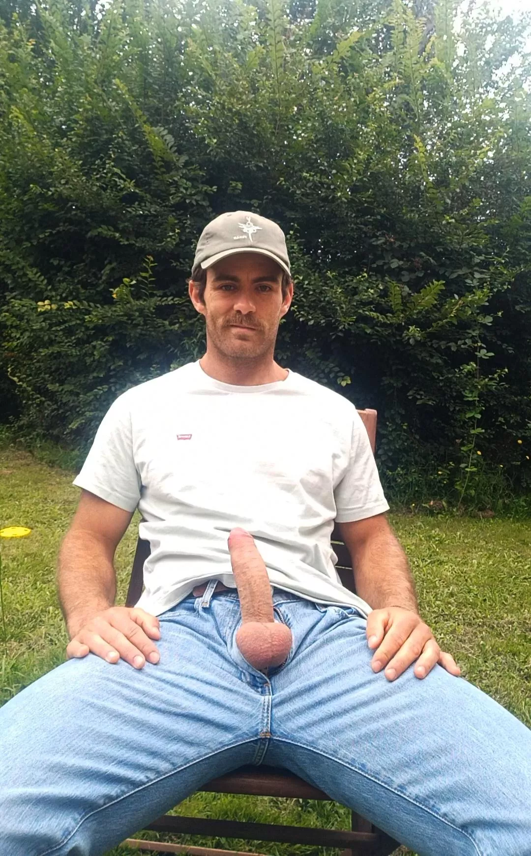 Who would like to sit on my lap ? posted by eufrane