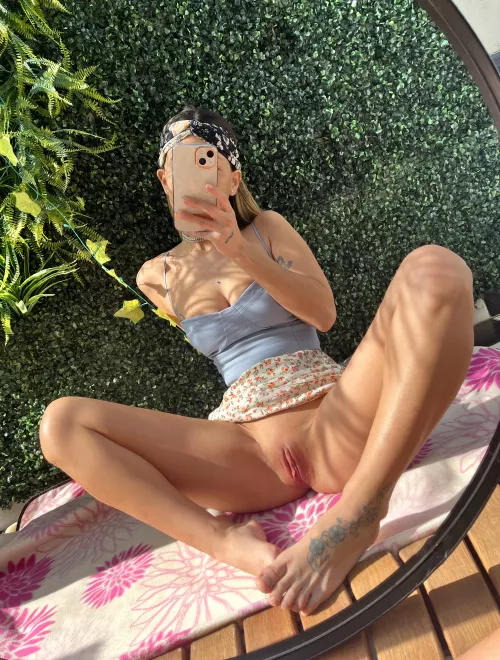 You want to see something sweet and wet there between my legs by balleerrr