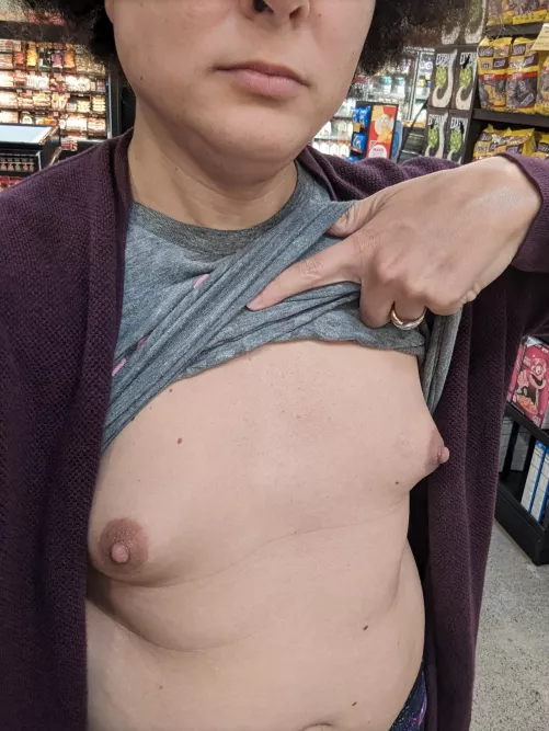 40[F]lashing in grocery store by stephiegrrl