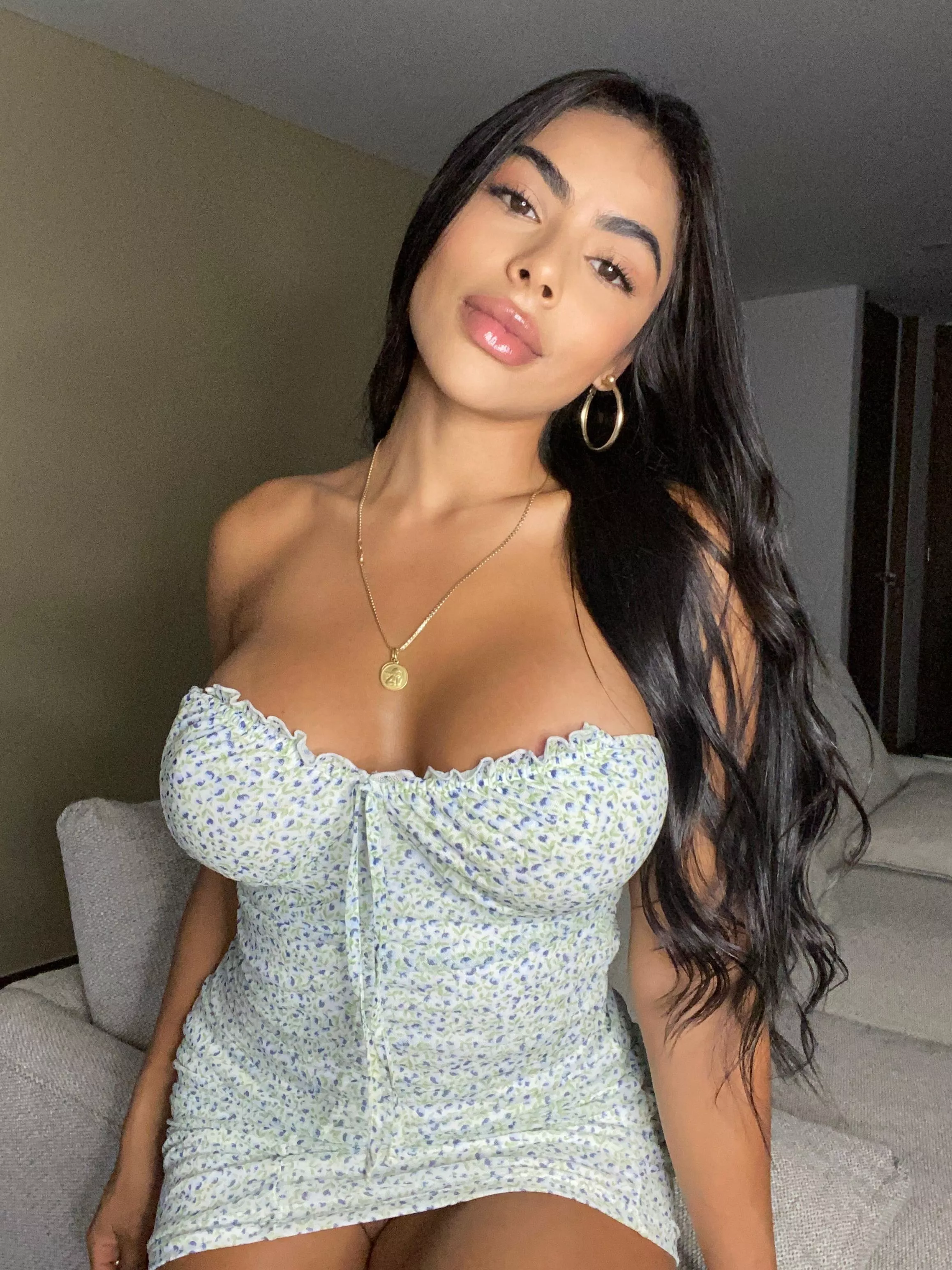 Am I fuckdoll or wifey material? posted by Jessica-naughty