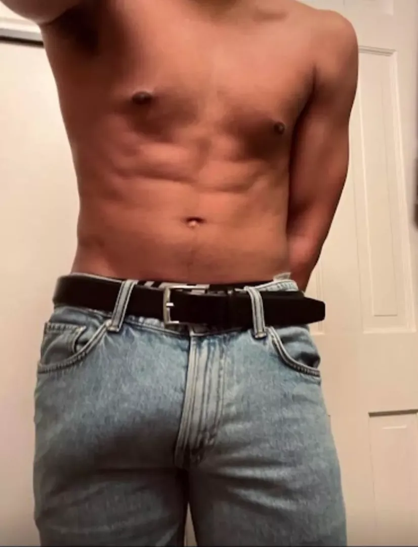 Dare you to suck my massive bulge posted by Hunggothboy