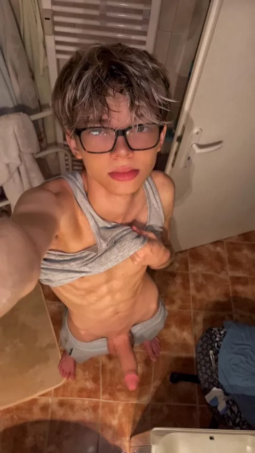 First time here👀 (20) by Cuteguyy18