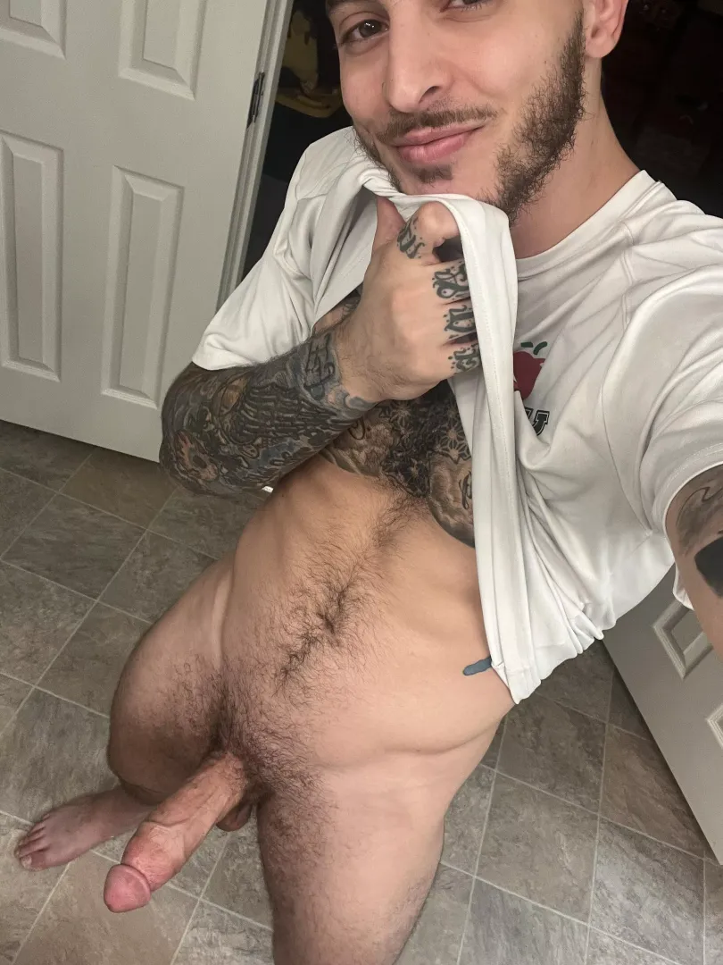 Half a beard but a full boner posted by Educational-Bus1498