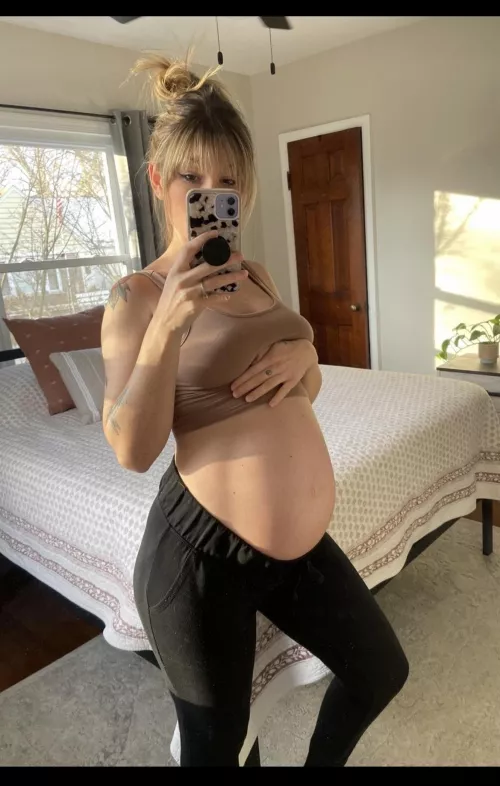 Hot for a preggo girl or not? by Mastervixennnn