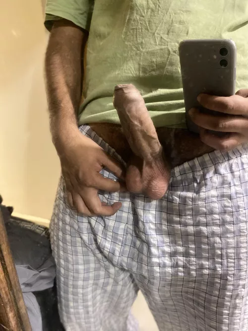 I am the shy guy in your class 🥺 by BrusqueVain