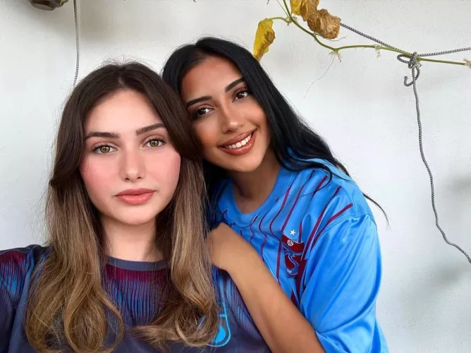 Left or right [2] by JustFriendlyToday