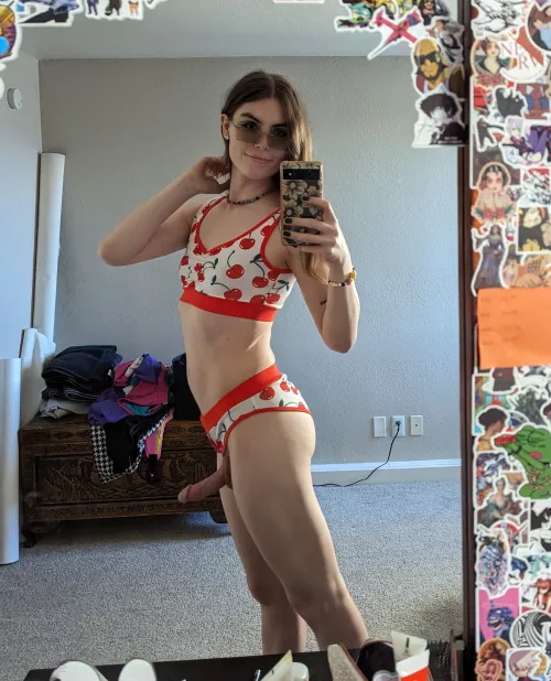 Please don't run, don't you want to have some fun? by nayomo_