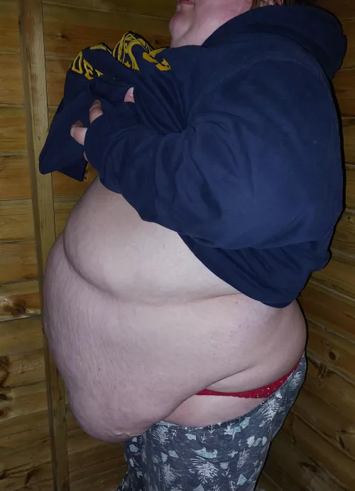 Side view really shows off my belly hang. Come and tell me what you would do to me and my belly. by brandibellissbbw