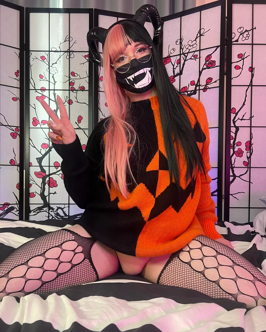 Some guy doesn't like my nudes because of my small dick, would you accept nudes from me? posted by Riveryee